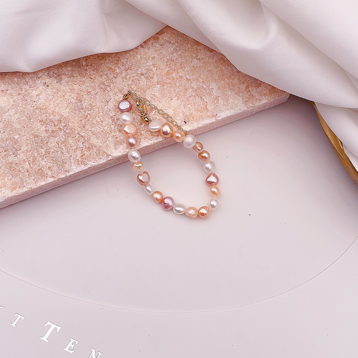 Retro Irregular Baroque Pearl Necklace Natural Freshwater Pearl Women's New Fashion Pearl Clavicle Chain Geometric Pattern