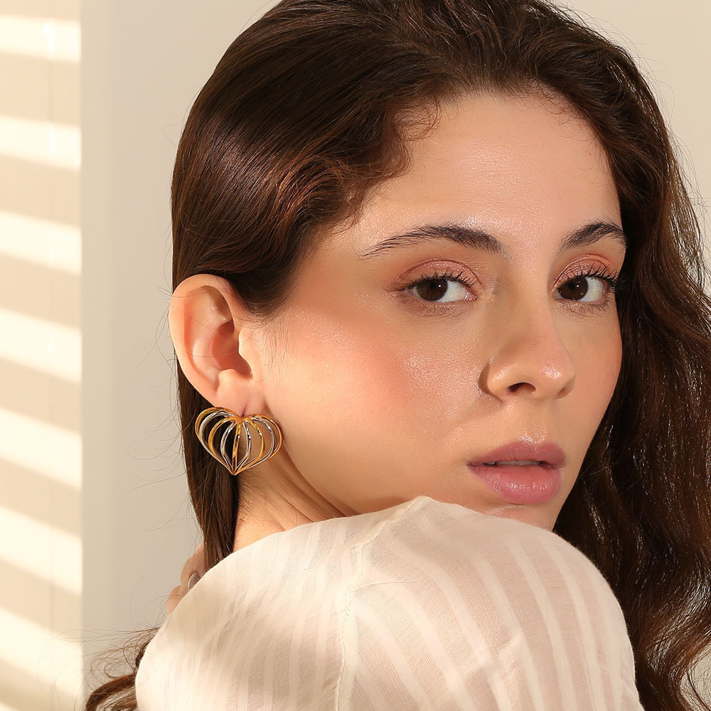 PVD Coated Real Gold Plated Heart Shape 304 Stainless Steel Casual Streetwear Waterproof Non Tarnish Ear Studs