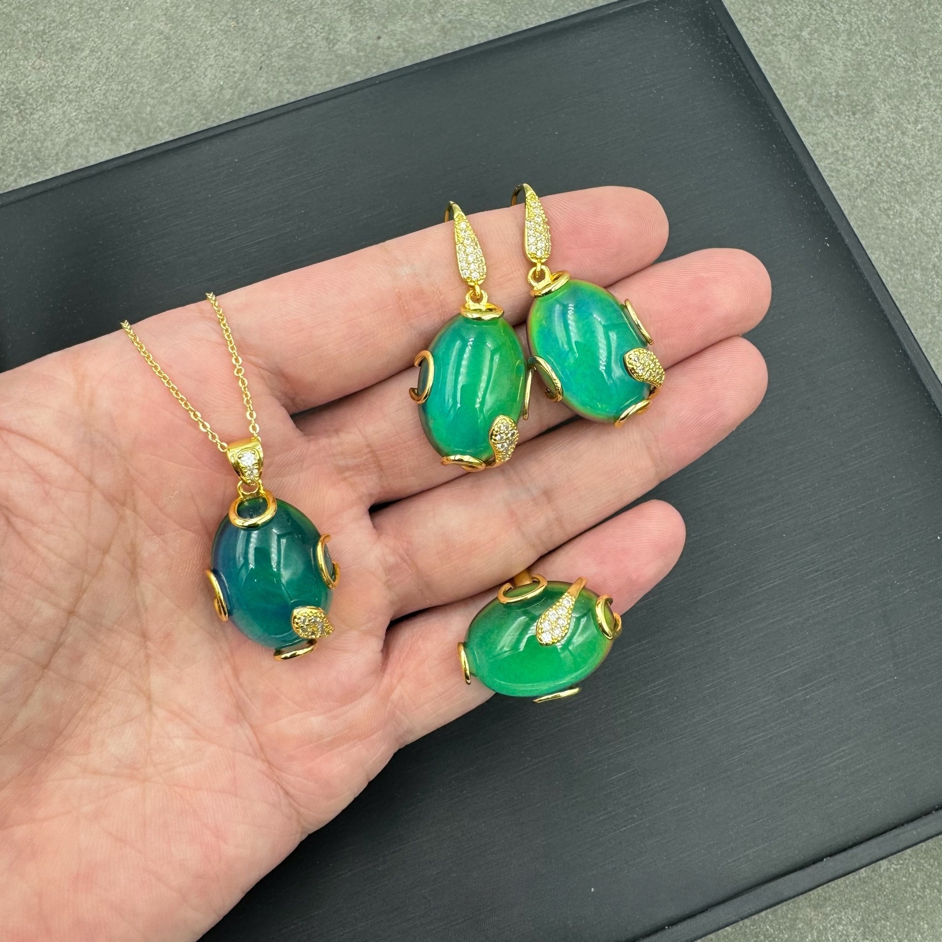 New Fashionable Three-Set Color-Changing Stone Jewelry Elegant Luxury Light Luxury Style Thermal Stone Accessories Leaf Pattern