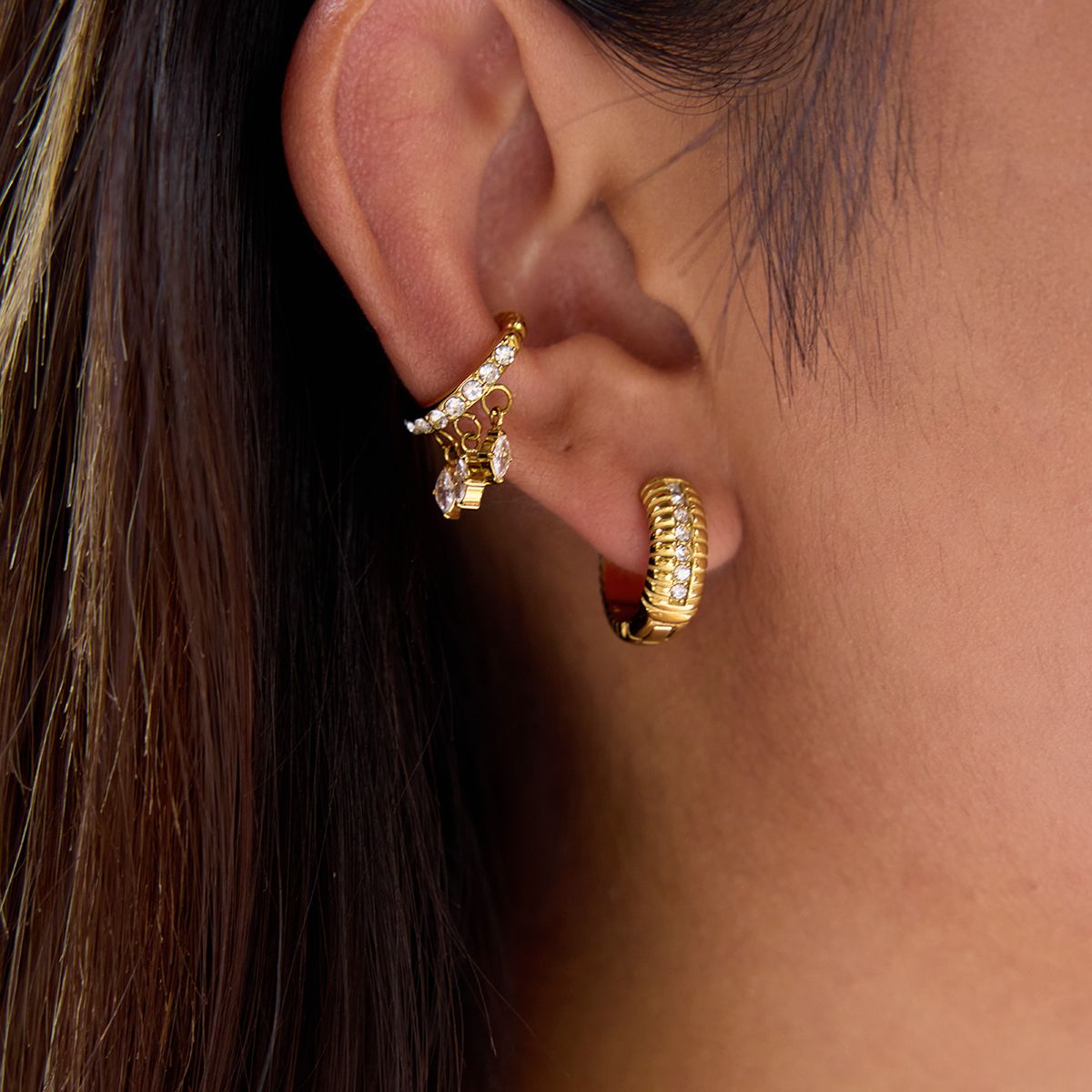 Women's Classic Style 18K Gold Stainless Steel + Rhinestone Threaded White Rhinestone Earrings Pair