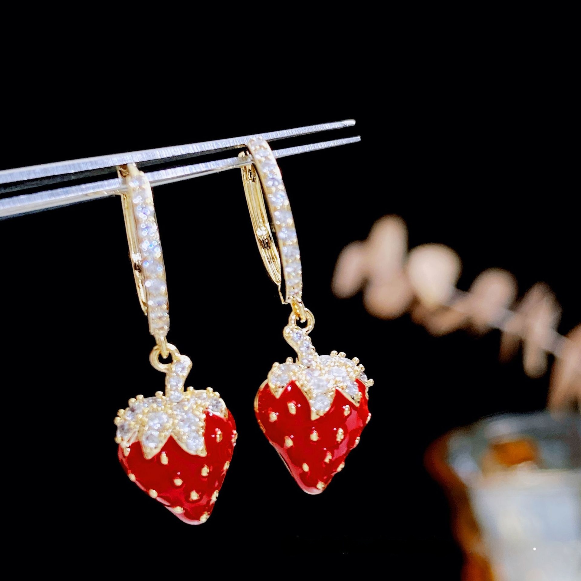 Kanamina New Style Cute Sweet Strawberry Women's Earrings Fashionable Adolescent Student Ear Jewelry Fruit Pattern Copper Material