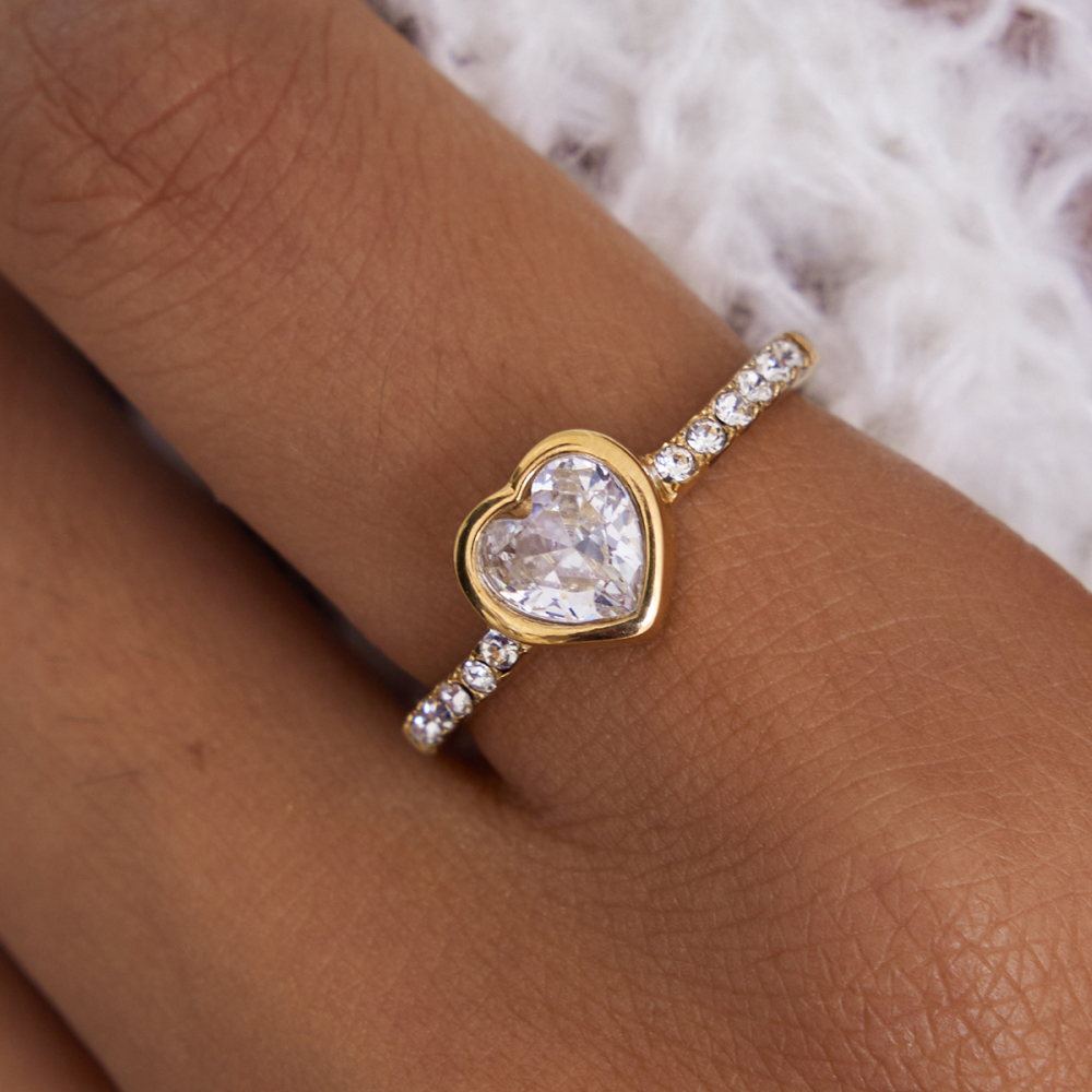 Women's Classic Style 18K Gold 304 Stainless Steel + Zircon Heart White Zircon Ring Size 7