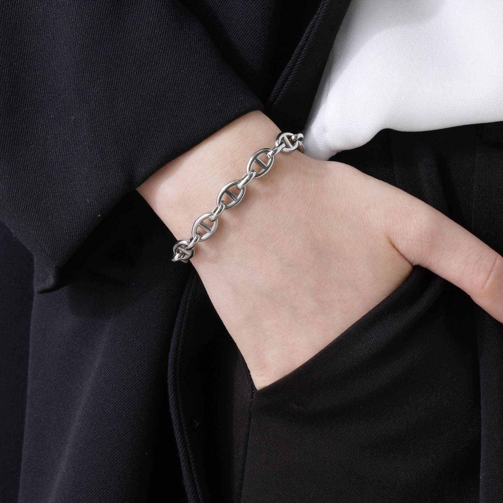New Stainless Steel Necklace Fashionable Hollow Pig Nose Titanium Steel Bracelet Unisex Polished Craft Animal Zodiac Design