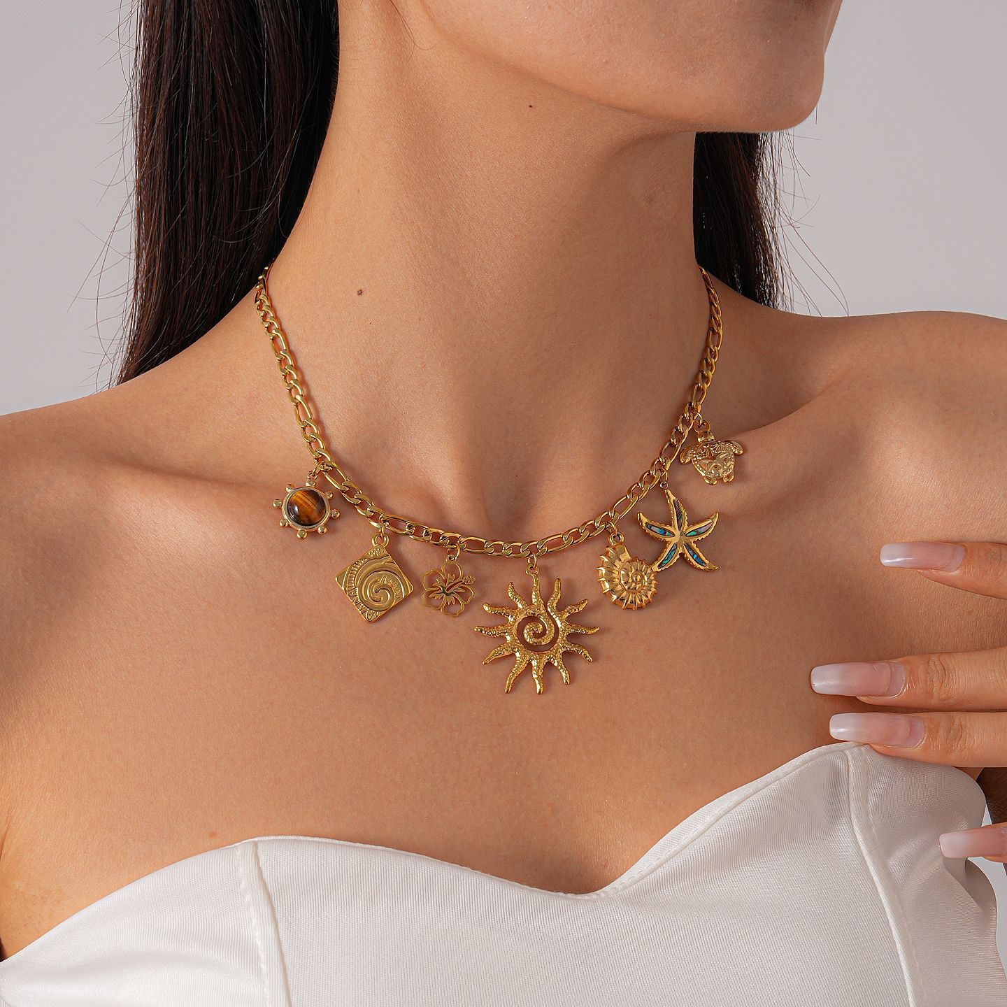 Fashionable Stainless Steel Sun Pendant Necklace Women's Versatile Light Luxury Geometric Pattern Electroplated Jewelry Accessory