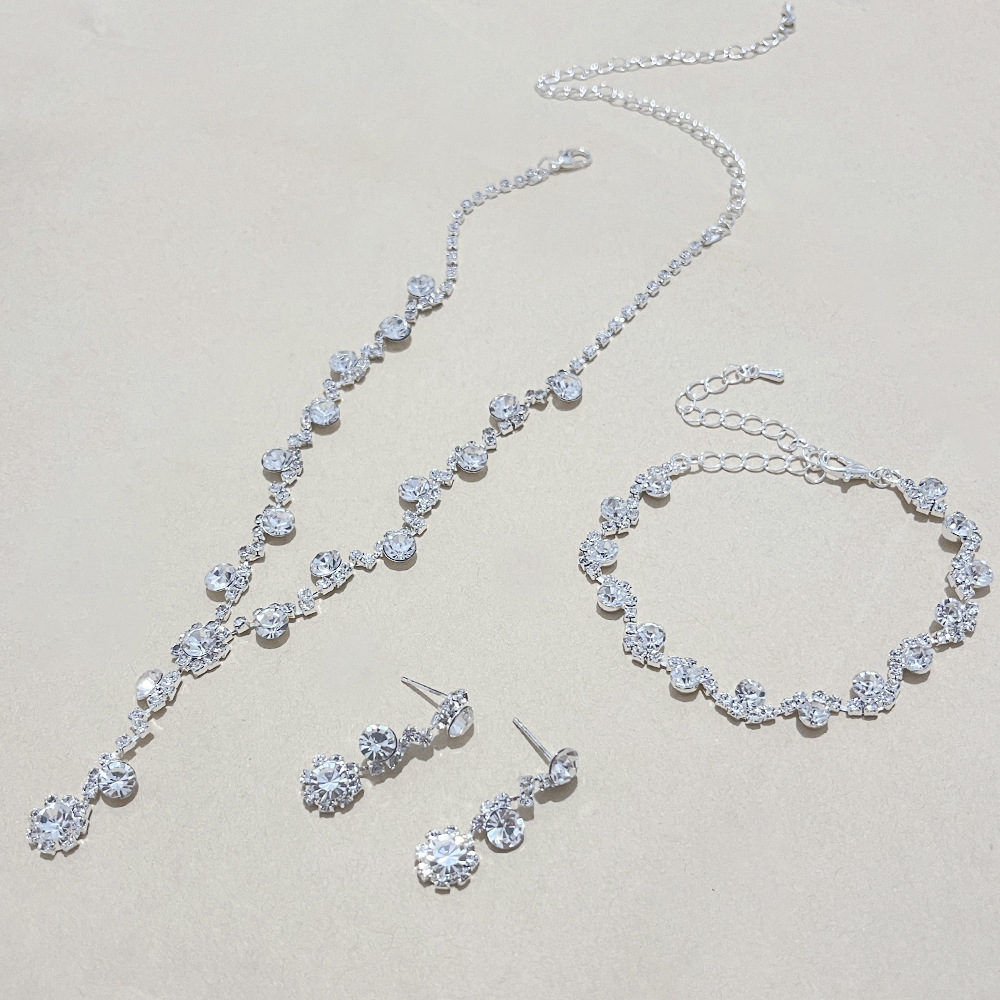 Fashionable  Diamond Floral Tassel Necklace Set Bridal Three-Piece Jewelry Set Elegant Silver Plated Accessories