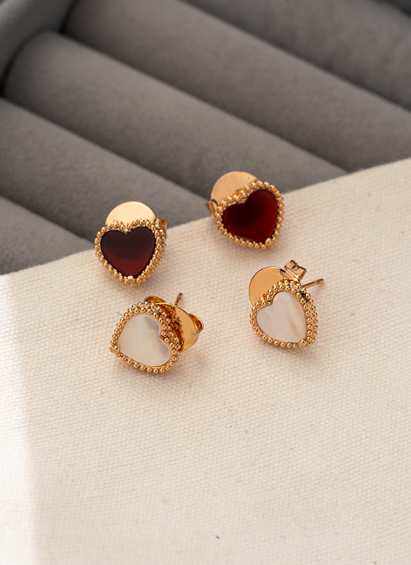 French Heart Shaped Earrings Women's Fashionable Elegant Small Precise Ear Jewelry High-End Sensation Light Luxury