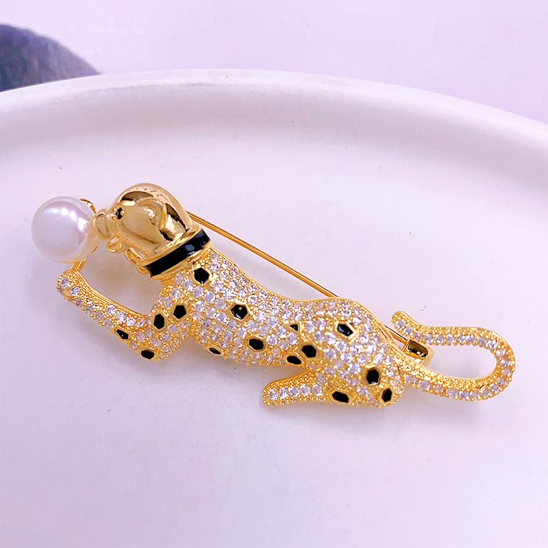 Elegant Luxurious Animal Brass Inlay Artificial Pearls Zircon Women's Brooches 1 Piece