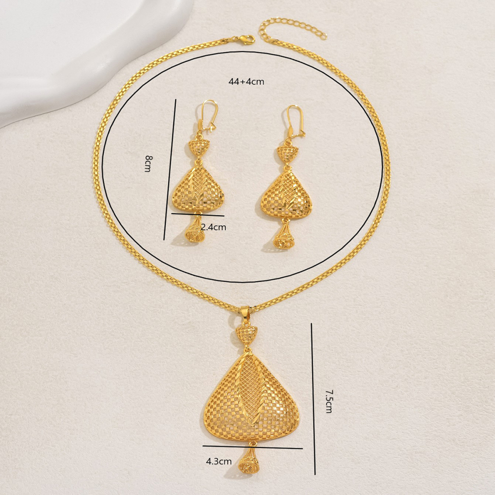 Three-piece Set Retro Elegant Hollow Geometric Exaggerated Pendant Necklace Earrings Jewelry Set Suitable For Women's Banquet Wedding Wear