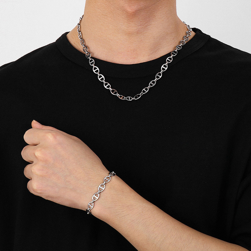 New Stainless Steel Necklace Fashionable Hollow Pig Nose Titanium Steel Bracelet Unisex Polished Craft Animal Zodiac Design