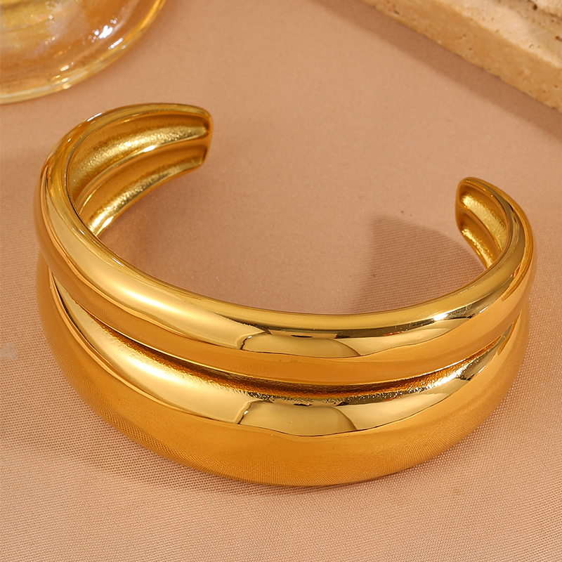 1pcs - Double Color Light Side Stacked Wide Bracelet Set!The Design Is Eye-catching And Classic, With A Metallic Smooth Texture And Gold-silver Contrasting Colors, Showcasing Ingenuity And Elegant Luxury Charm - Paired With Stainless Steel Material