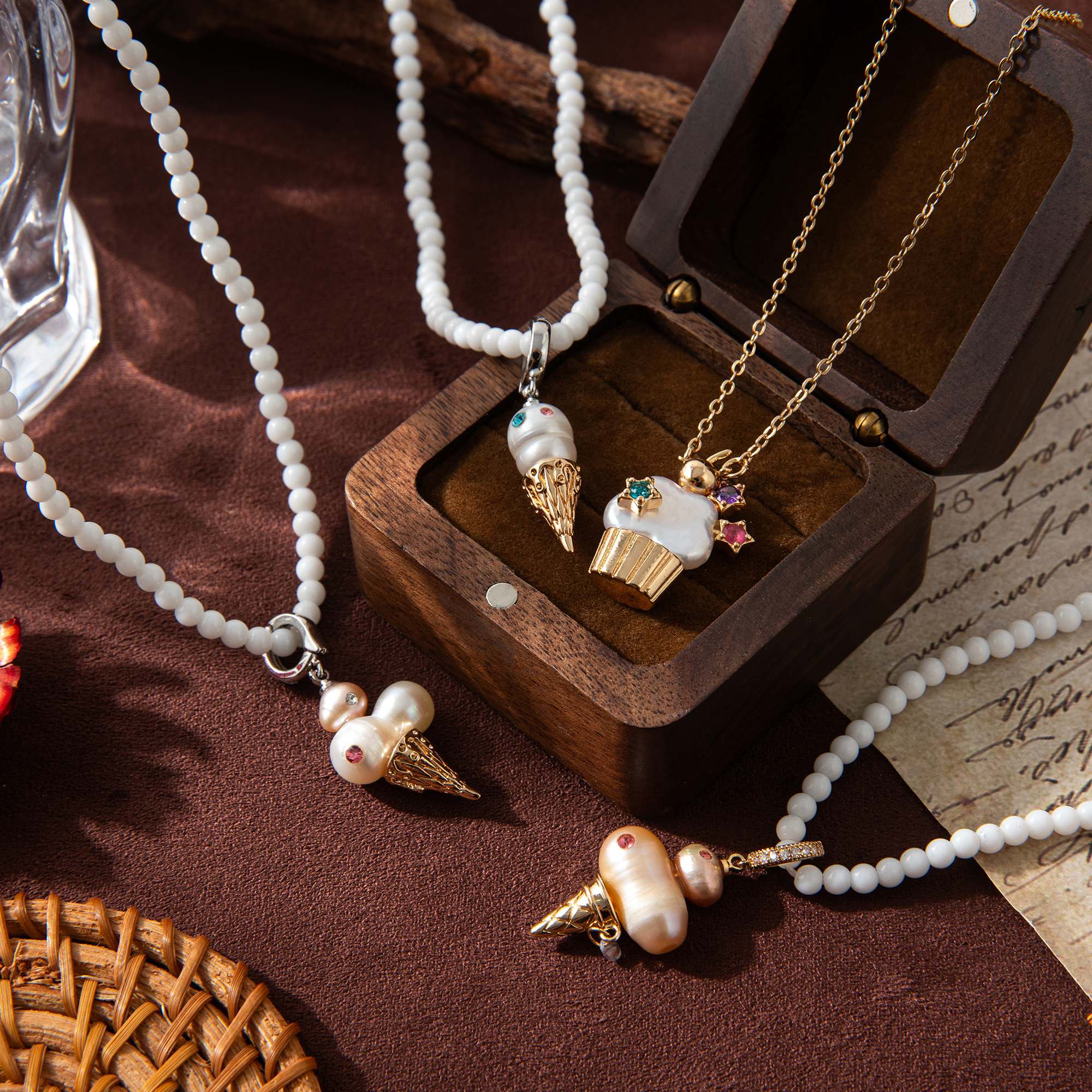 Elegant Pearl Ice Cream Style Necklace For Women Luxury Golden Plated Copper Jewelry Color Retention Choker Fashion Accessory