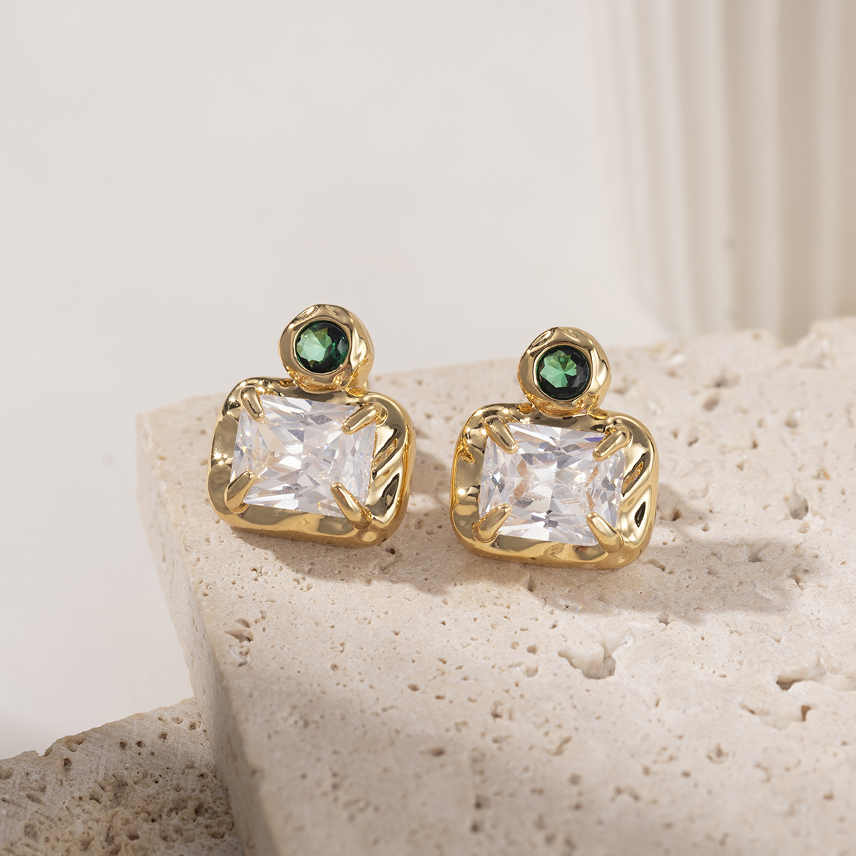Fashionable Luxury Vintage Zircon Earrings Women Simple Style Summer Hot Sale Model Copper Material Jewelry Accessories