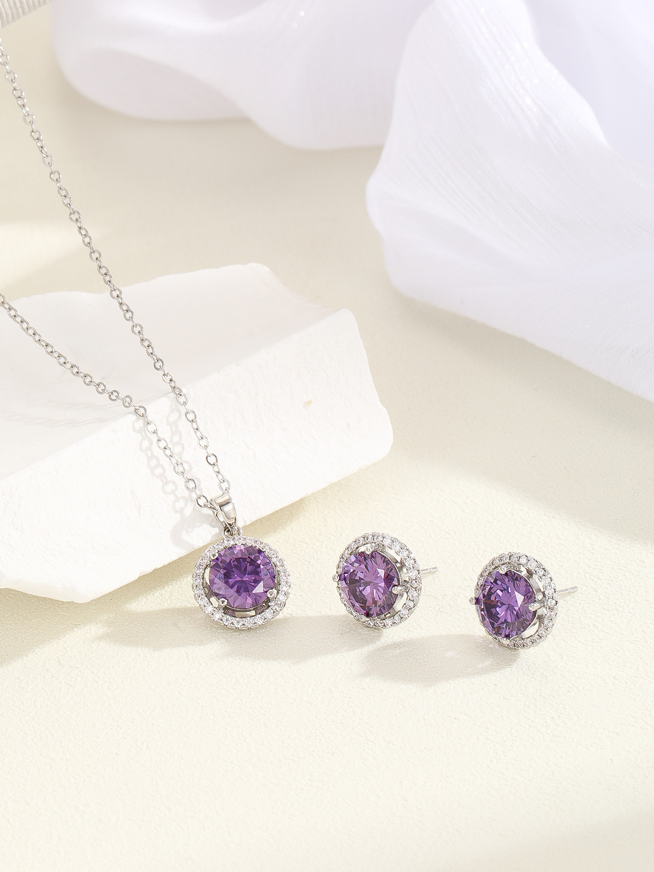 Elegant European Style Necklace Women's Super Shiny Zircon Fashionable Minimalist Design Luxury Jewelry Set