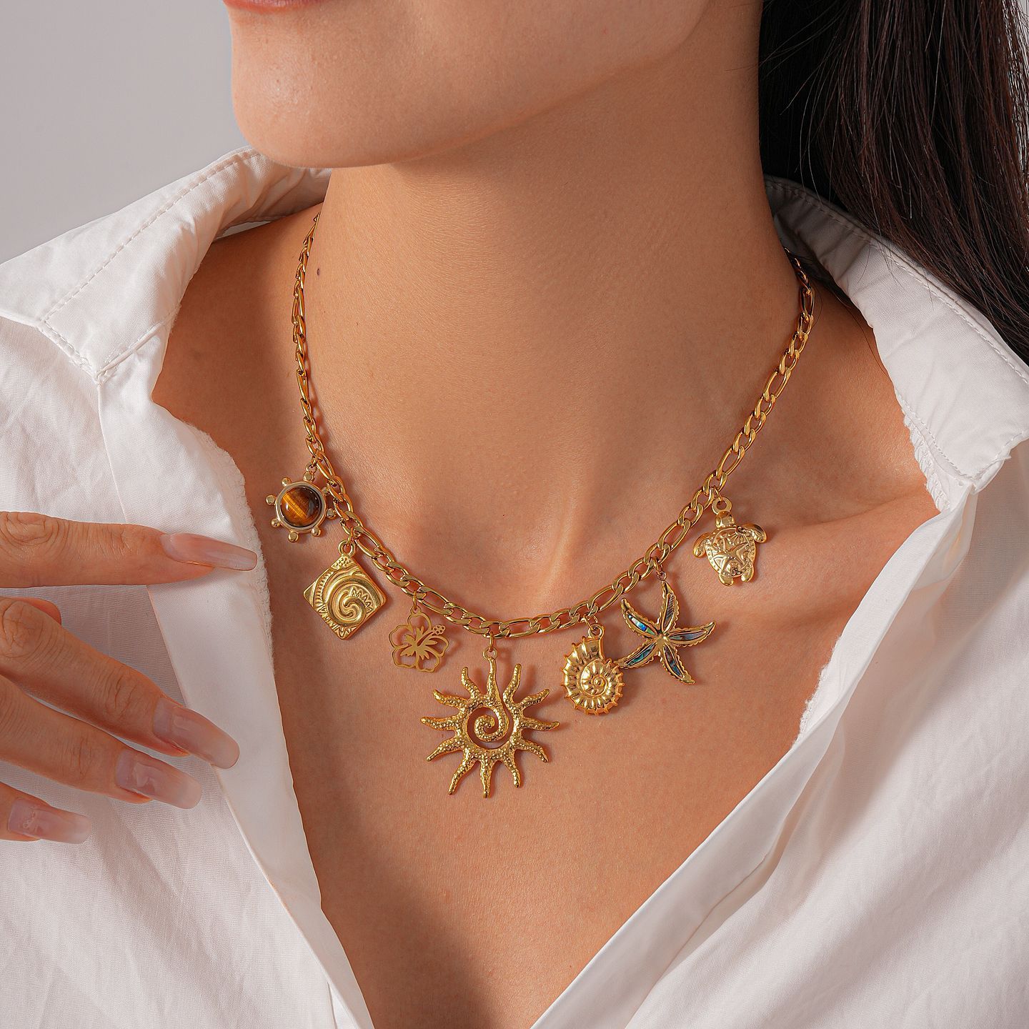 Fashionable Stainless Steel Sun Pendant Necklace Women's Versatile Light Luxury Geometric Pattern Electroplated Jewelry Accessory