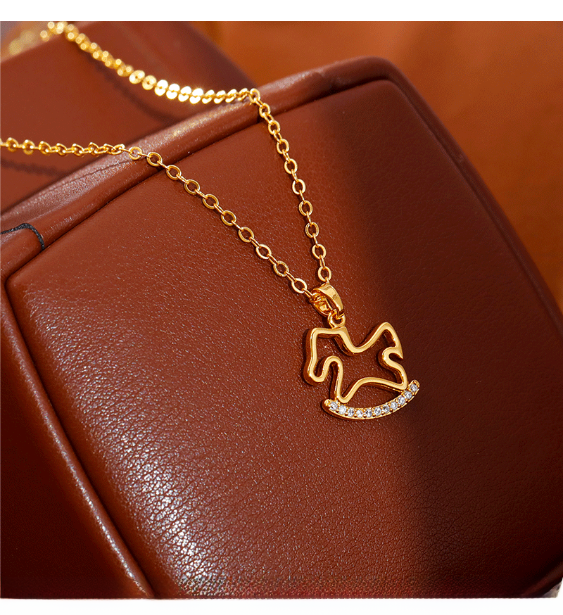 Elegant Rotating Horse Necklace With Ultra Mountain Zirconia Fashionable Design Dainty Holed Chain For Women Geometric Pattern