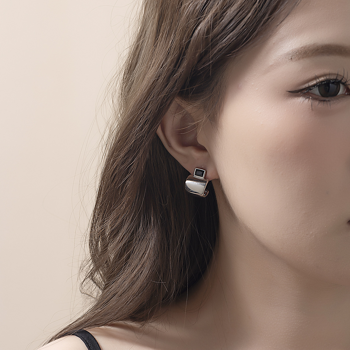 Fashionable Luxury Vintage Zircon Earrings Women Simple Style Summer Hot Sale Model Copper Material Jewelry Accessories