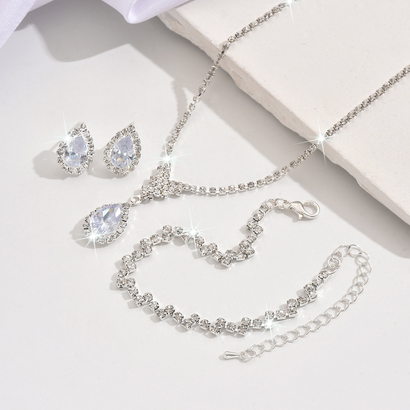 Fashionable Sparkling Waterdrop Earrings Necklace Set Women Full Diamond Banquet Clavicle Chain Jewelry Copper Material Circle Craft