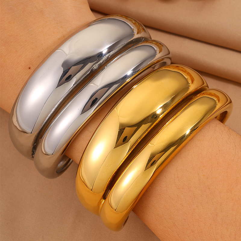 1pcs - Double Color Light Side Stacked Wide Bracelet Set!The Design Is Eye-catching And Classic, With A Metallic Smooth Texture And Gold-silver Contrasting Colors, Showcasing Ingenuity And Elegant Luxury Charm - Paired With Stainless Steel Material