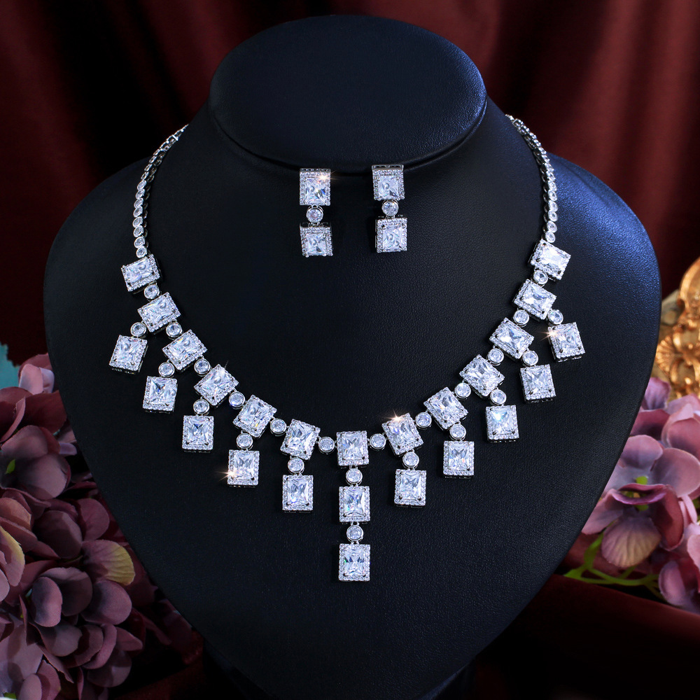 Women's Sparkling Geometric Two-Piece Jewelry Set - Diamond-Like Crystal Rhinestones Copper Bridal Party Dinner Earrings & Necklace