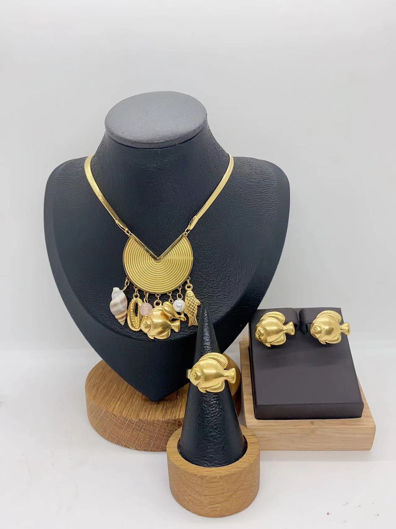 Fashion Trend Ocean Style 304 Stainless Steel Geometric Conch Shell Fish Necklace Earrings Ring 18K Gold Plated Set