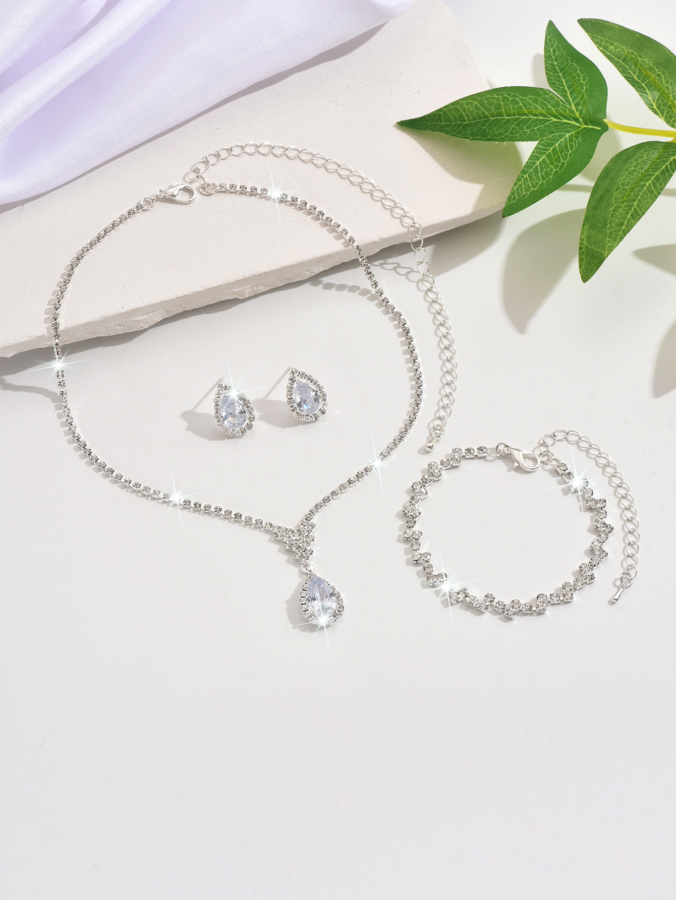 Fashionable Sparkling Waterdrop Earrings Necklace Set Women Full Diamond Banquet Clavicle Chain Jewelry Copper Material Circle Craft