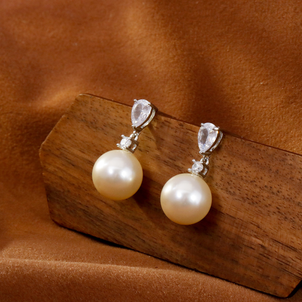 Fashionable Pearl Earrings Women's Round Zirconia Studs Luxury Light Elegant New 2025 Trendy Jewelry Accessories