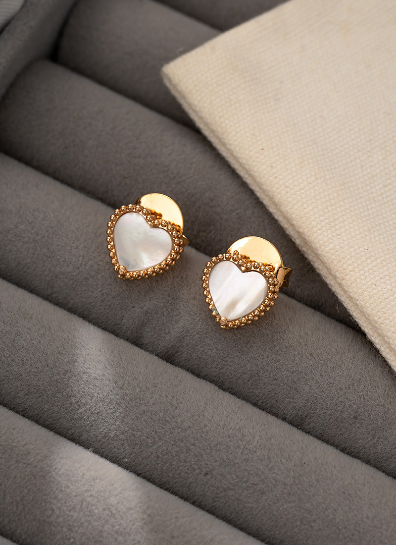 French Heart Shaped Earrings Women's Fashionable Elegant Small Precise Ear Jewelry High-End Sensation Light Luxury