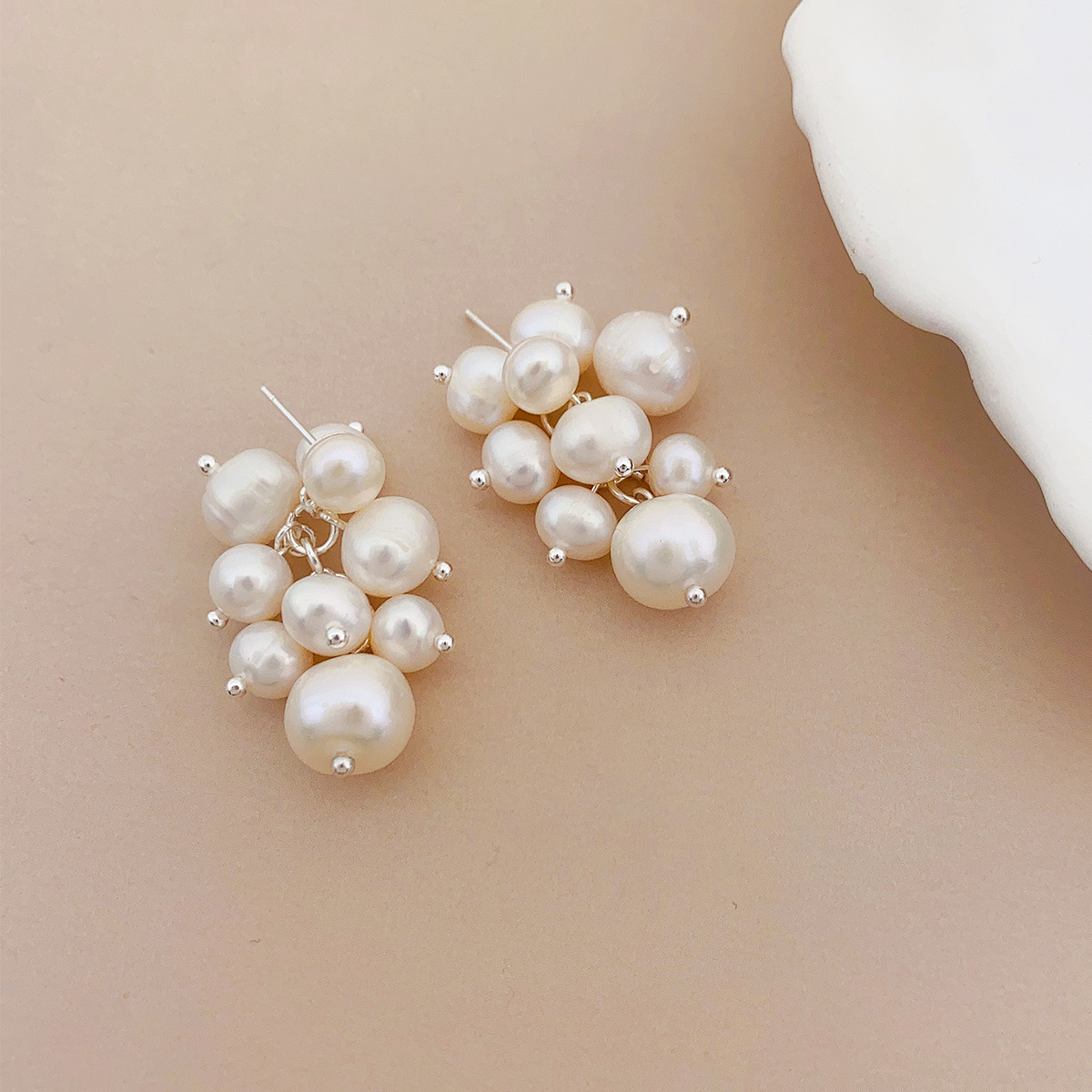 New Style Fresh Summer Colorful Grape Freshwater Pearl Earrings Women Sweet Elegant Versatile Pearl Studs Geometric Pattern