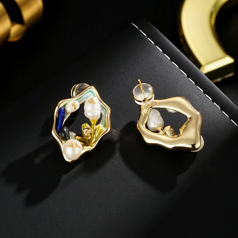 Elegant Vintage Gold Plated Silver Needle Freshwater Pearl Flower Studs Bohemian Style Jewelry Ear Cuffs Palace Fashion