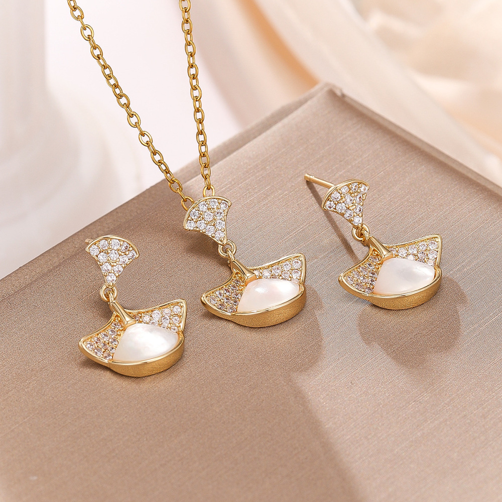 Fashionable Middle Eastern Style Shell Pendant Necklace And Earrings Set High Version Fan Shape Simple Atmosphere Copper Jewelry Accessories