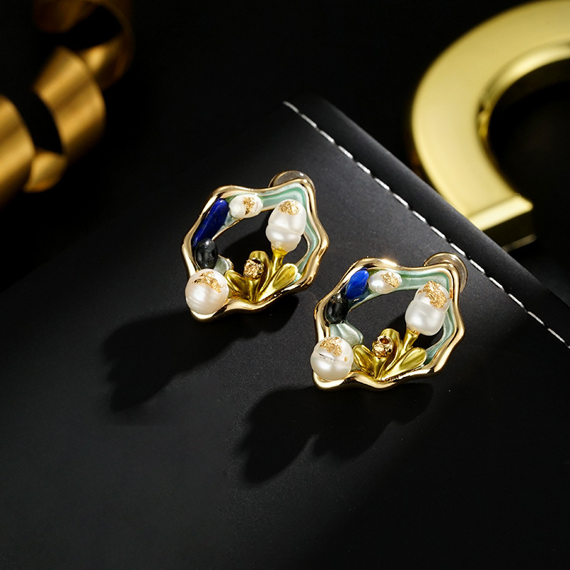 Elegant Vintage Gold Plated Silver Needle Freshwater Pearl Flower Studs Bohemian Style Jewelry Ear Cuffs Palace Fashion
