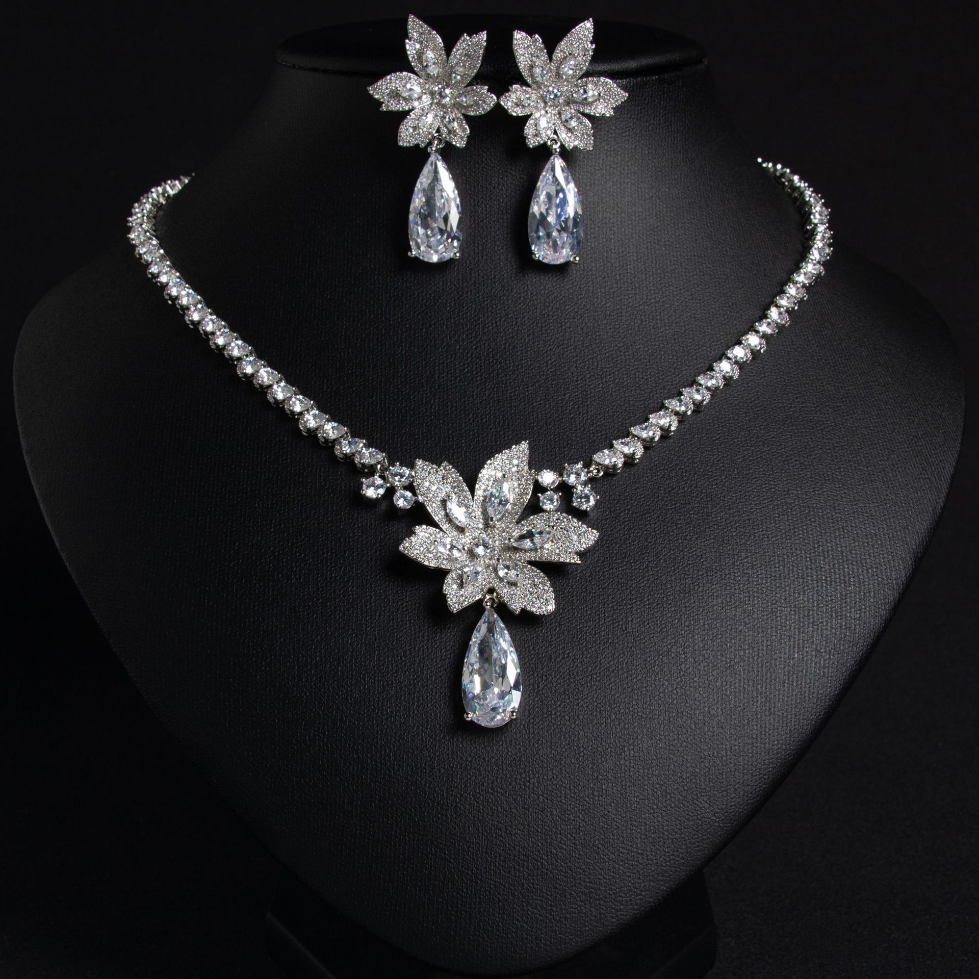 Elegant Flower Waterdrop Pendant Earrings Necklace Set Zircon Women's Jewelry Two-Piece Set Luxury Style Copper Material