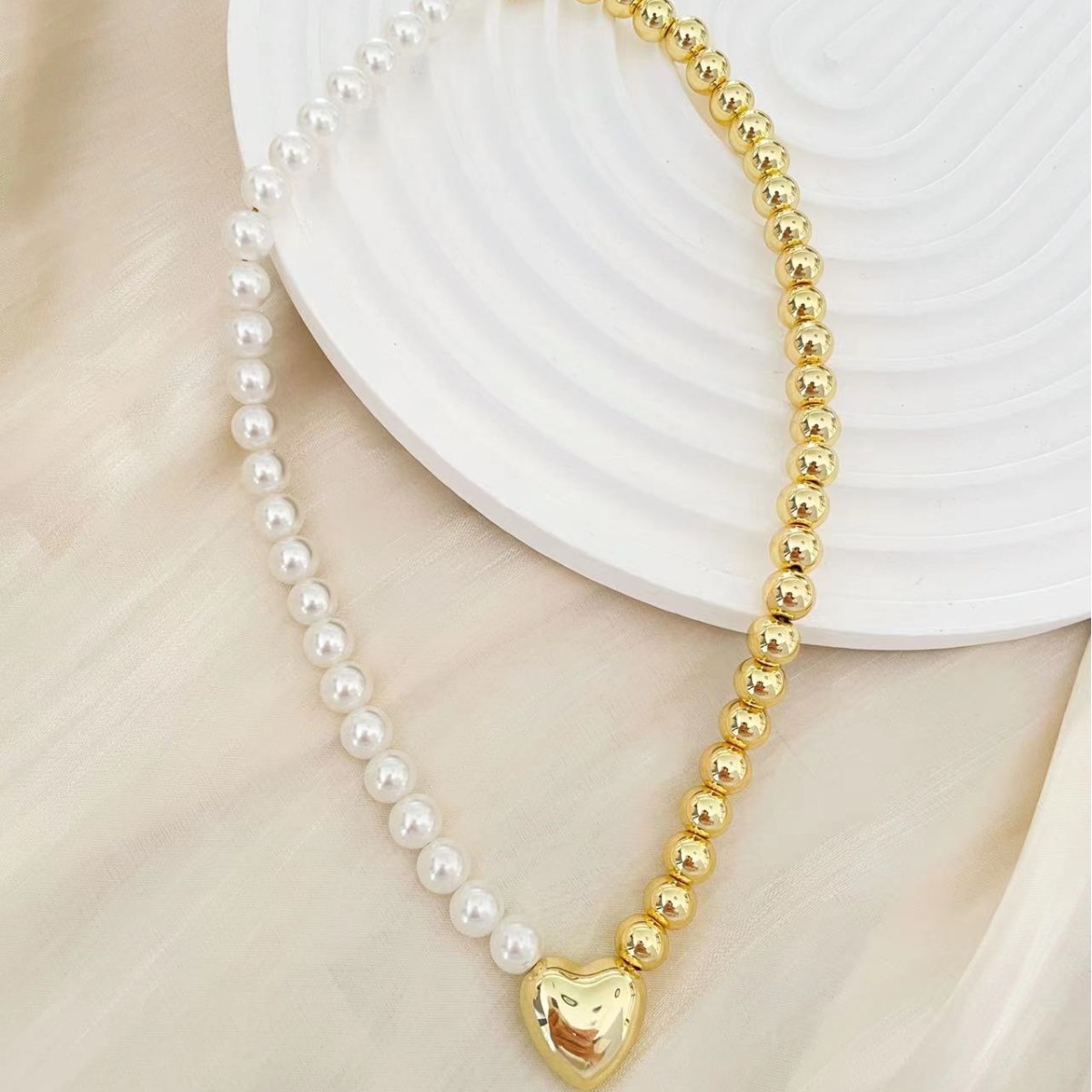 Simple And Light Luxury Temperament 8mm Pearl Copper Bead Heart-Shaped Beaded Necklace Suitable For Women's Daily Wear