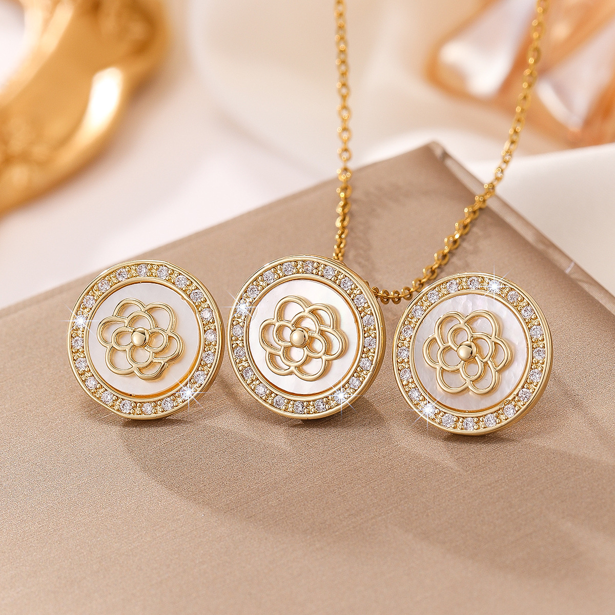 High Quality Lightweight Luxury Copper Micro-Paved Zircon Necklace Earring Shell Set For  Style Accessories