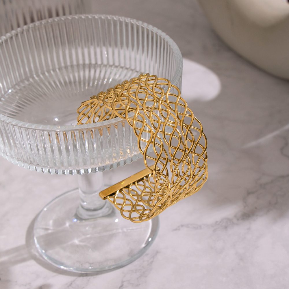 18K Gold Plated Geometric Wide Line Intersecting Hollow Bracelet Jewelry 304 Stainless Steel Waterproof Non-Fading Accessories