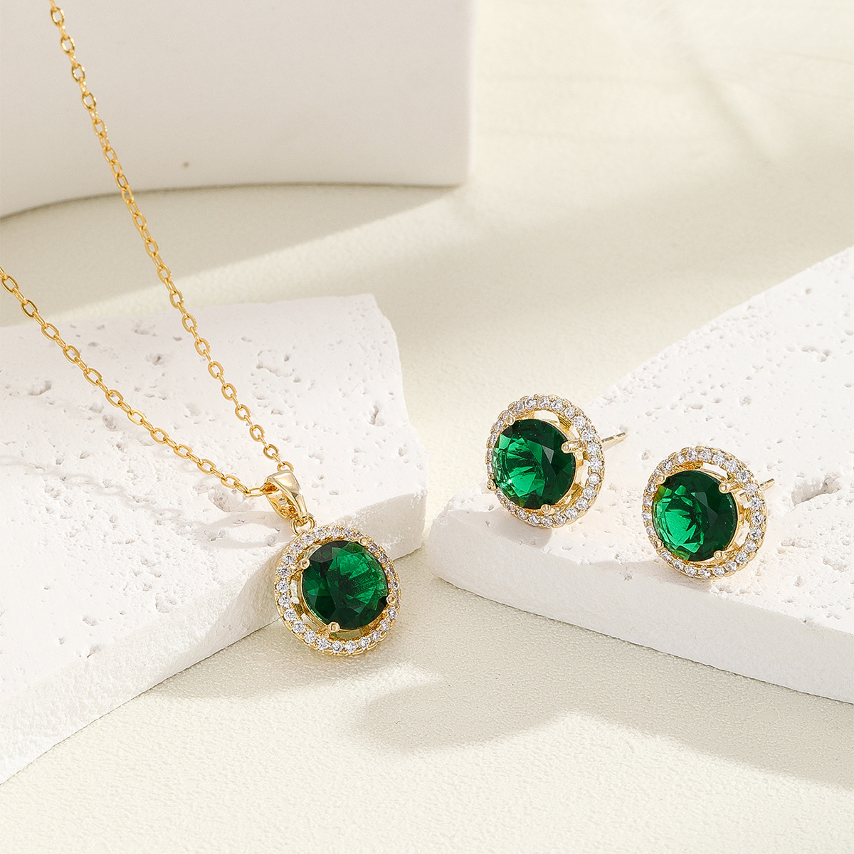 Elegant European Style Necklace Women's Super Shiny Zircon Fashionable Minimalist Design Luxury Jewelry Set