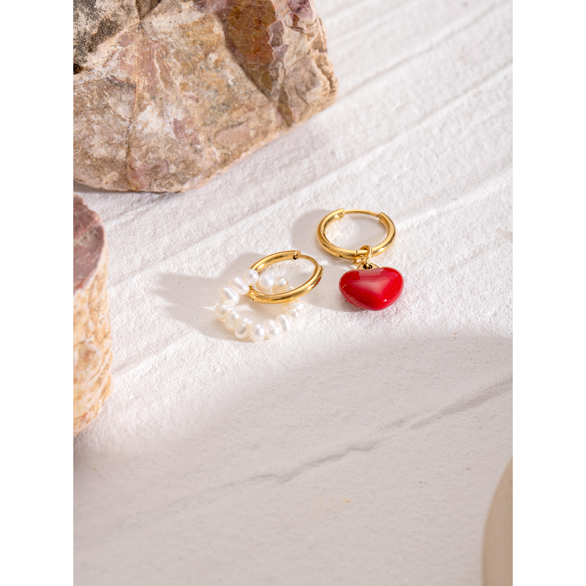 1 Pair Simple Style Classic Style Heart Shape Asymmetrical Enamel Pearl 304 Stainless Steel PVD Coated 18K Real Gold Plated Women's Red Charm Sleeper Hoop Earrings Drop Earrings