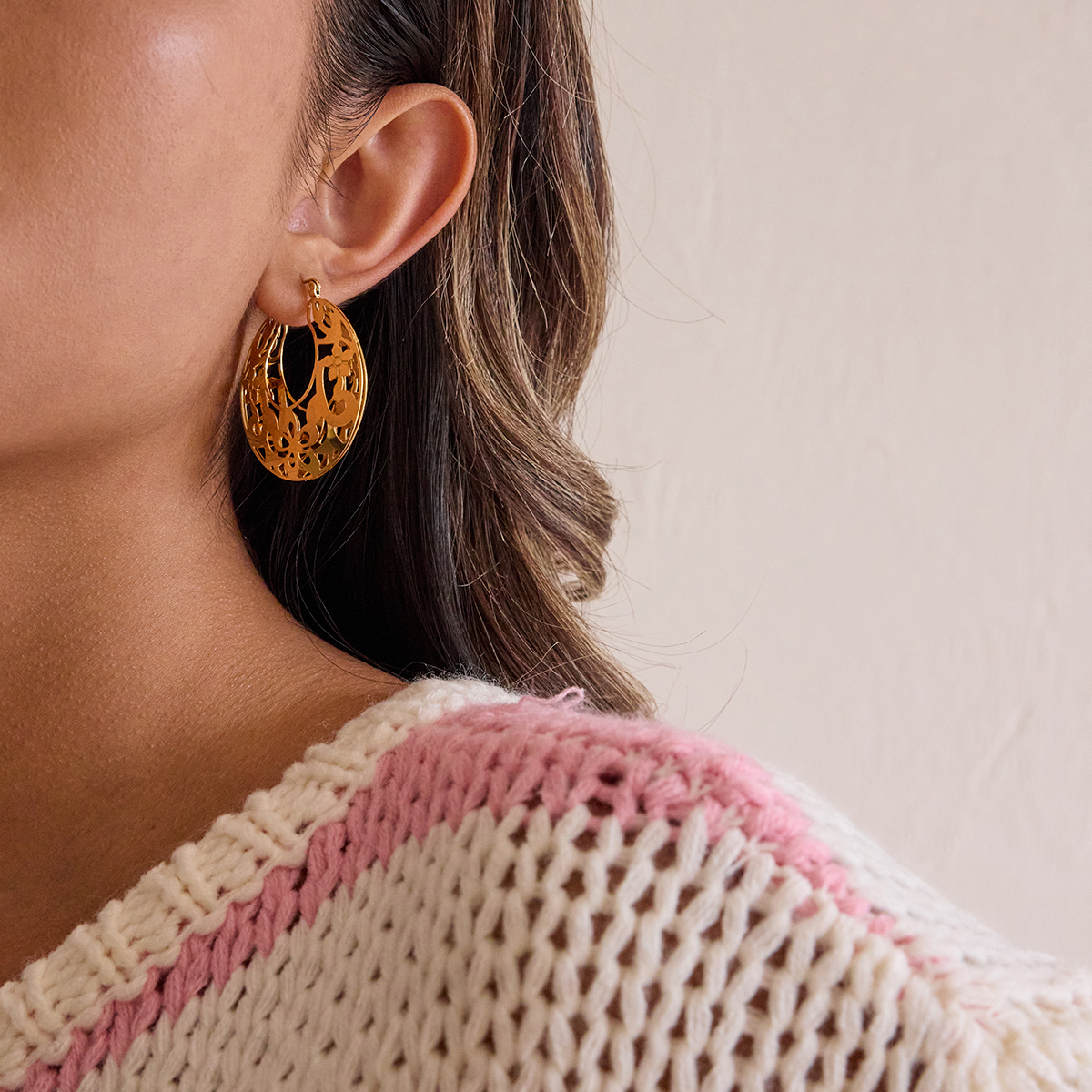 Women's Style - Vintage Style / 18K Gold Stainless Steel / Medieval Style Floral Lace Hollow U-Shaped French High-End Earrings Pair