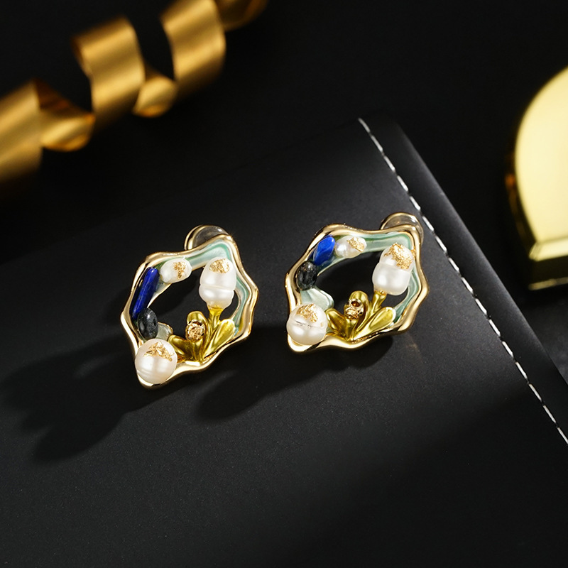 Elegant Vintage Gold Plated Silver Needle Freshwater Pearl Flower Studs Bohemian Style Jewelry Ear Cuffs Palace Fashion