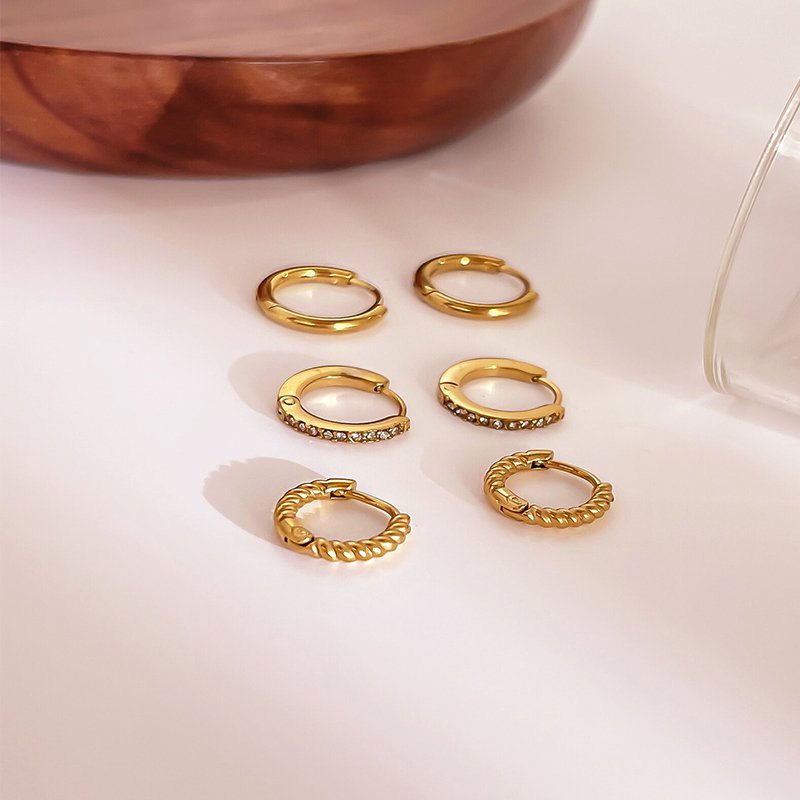 304 Stainless Steel Single Row Drill Simple Bracelet Twist PVD Coated Rhinestones Real Gold Plated 18K Gold Simple Style Classic Style Waterproof Non Tarnish Irregular Surgical Steel Gold Earrings