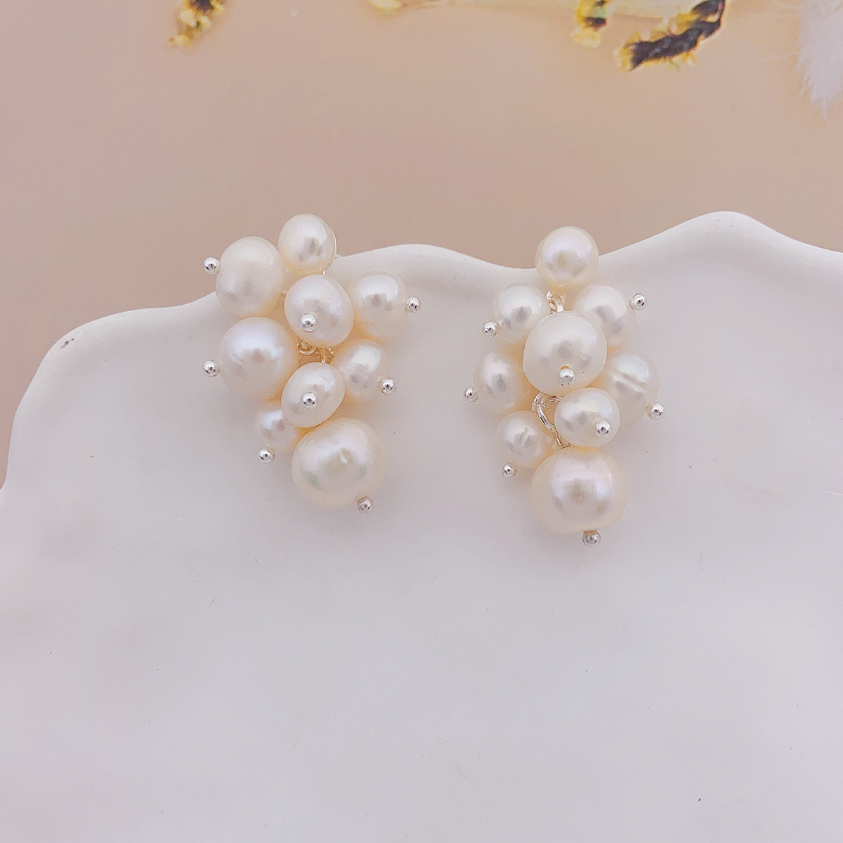 New Style Fresh Summer Colorful Grape Freshwater Pearl Earrings Women Sweet Elegant Versatile Pearl Studs Geometric Pattern