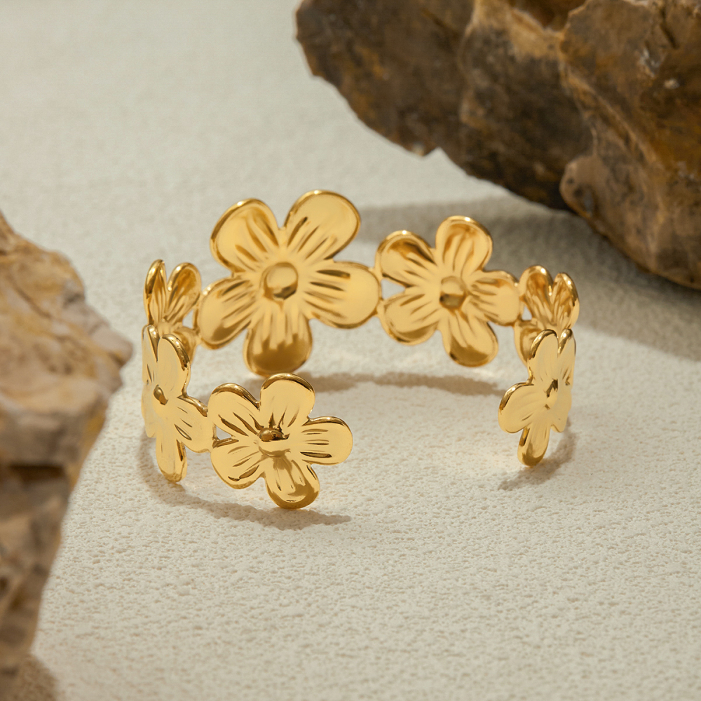 Modern Minimalist Ladies' Bracelet 18K Gold Stainless Steel Flower Open Handmade Jewelry Accessories For Travel All Seasons