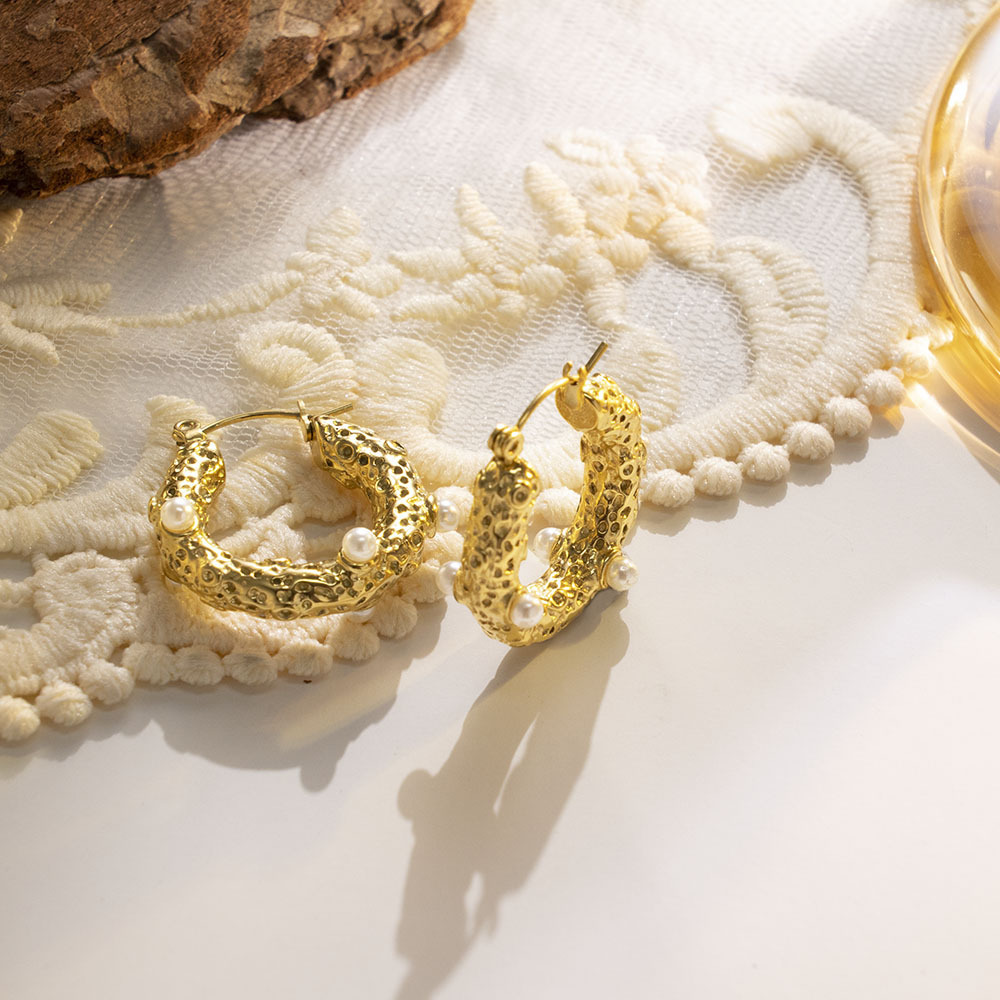 Geometric Titanium Steel Pearl U-shaped Earrings Ladies Retro Gold-plated Jewelry Accessories