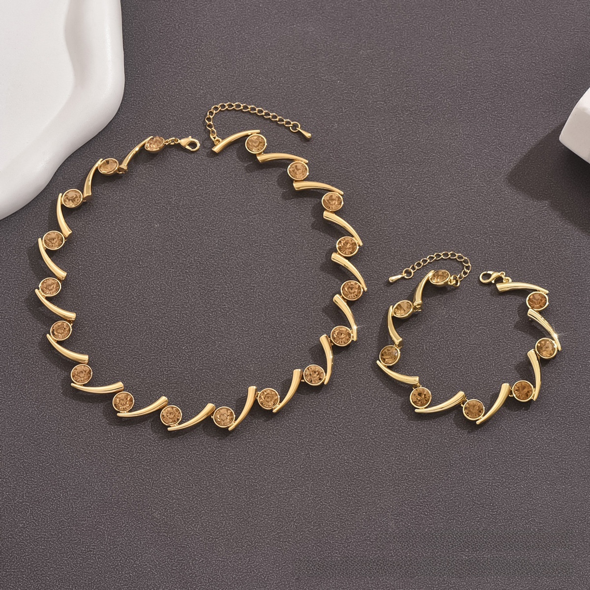Simple Elegant Necklace For Banquet Women And Unisex Geometric Pattern Rhinestone And Copper Jewelry Set