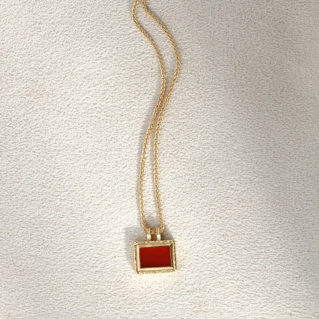Red Agate Pendant Twist Chain Necklace Design Metal European Women Jewelry Accessories