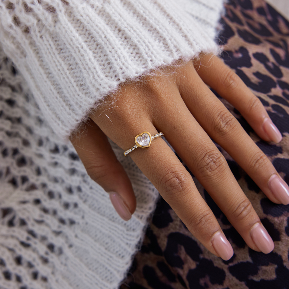 Women's Classic Style 18K Gold 304 Stainless Steel + Zircon Heart White Zircon Ring Size 7