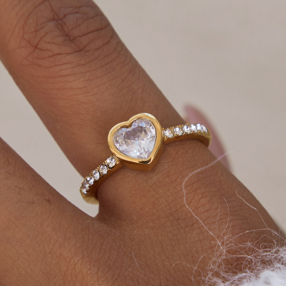 Women's Classic Style 18K Gold 304 Stainless Steel + Zircon Heart White Zircon Ring Size 7
