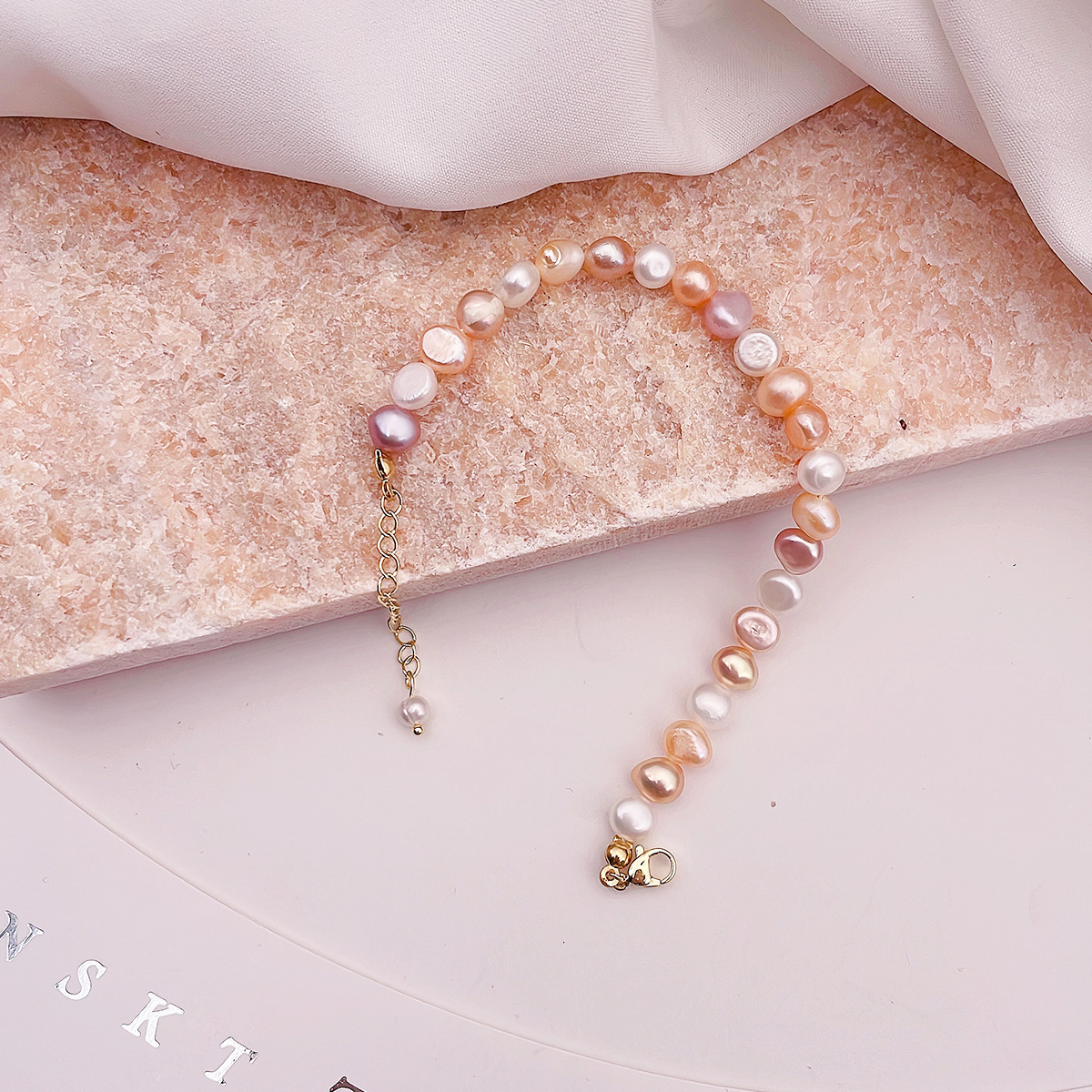 Retro Irregular Baroque Pearl Necklace Natural Freshwater Pearl Women's New Fashion Pearl Clavicle Chain Geometric Pattern