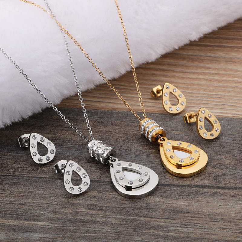 PVD Coated 18K Gold Plated Heart Stainless Steel Titanium Steel Fashion Waterproof Non Tarnish