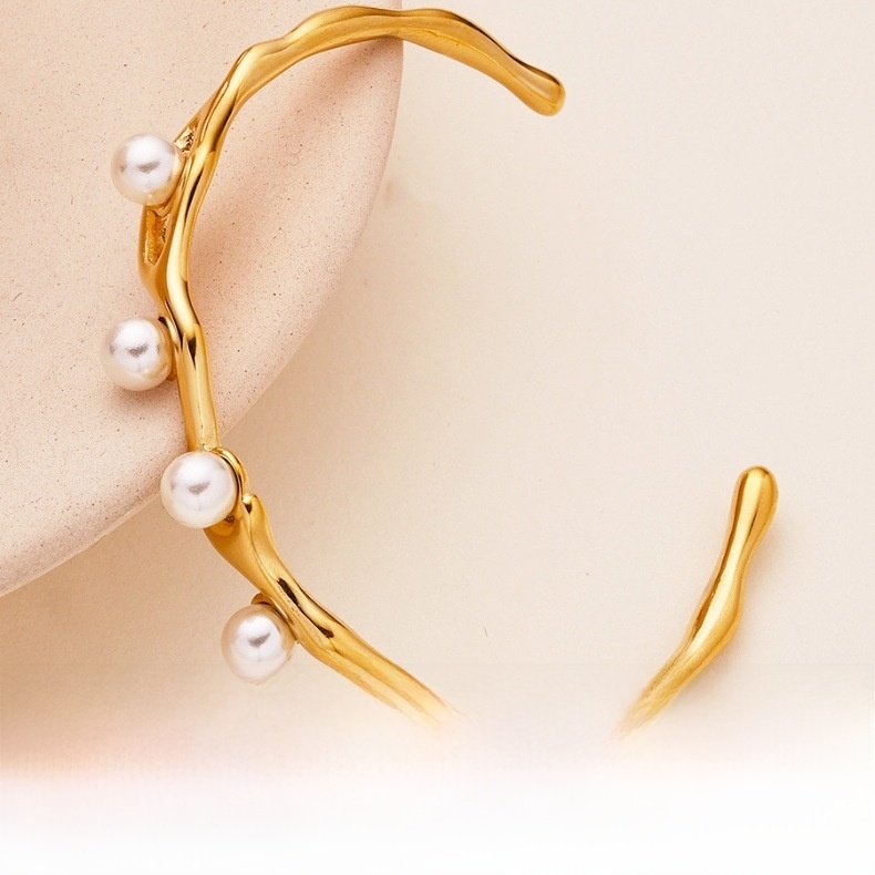 Elegant C-shaped Pearl Inlaid Titanium Steel Bracelet Women's Accessories Vintage French Style Rose Gold